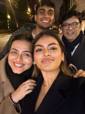 Shilpa Shirodkar Instagram - A perfect birthday dinner for a perfect daughter. Family, food, and endless joy. ❤️
#ShilpaShirodkar
