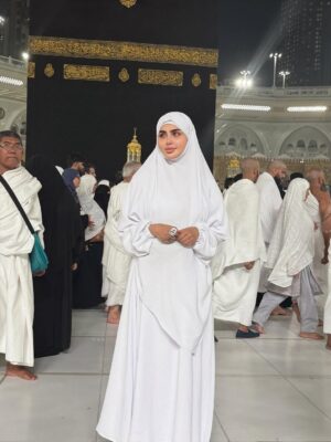 Shimaa Qasim Instagram - • الحمد لله على تمام العمرة 🤍”
• “ذكريات تبقى للأبد من أطهر بقاع الأرض 🌙”
• “أجمل لحظات العمر
اللهم لك الحمد🦋
#شيماء_قاسم