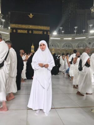 Shimaa Qasim Instagram - • الحمد لله على تمام العمرة 🤍”
• “ذكريات تبقى للأبد من أطهر بقاع الأرض 🌙”
• “أجمل لحظات العمر
اللهم لك الحمد🦋
#شيماء_قاسم