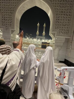 Shimaa Qasim Instagram - • الحمد لله على تمام العمرة 🤍”
• “ذكريات تبقى للأبد من أطهر بقاع الأرض 🌙”
• “أجمل لحظات العمر
اللهم لك الحمد🦋
#شيماء_قاسم