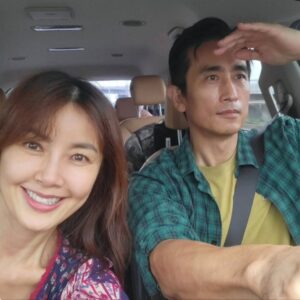 Shin Ae-ra Instagram - 우리가족 전통 
매년추석 어머님댁가는 길

건강하고 쉼이있는 긴연휴 되시길♡