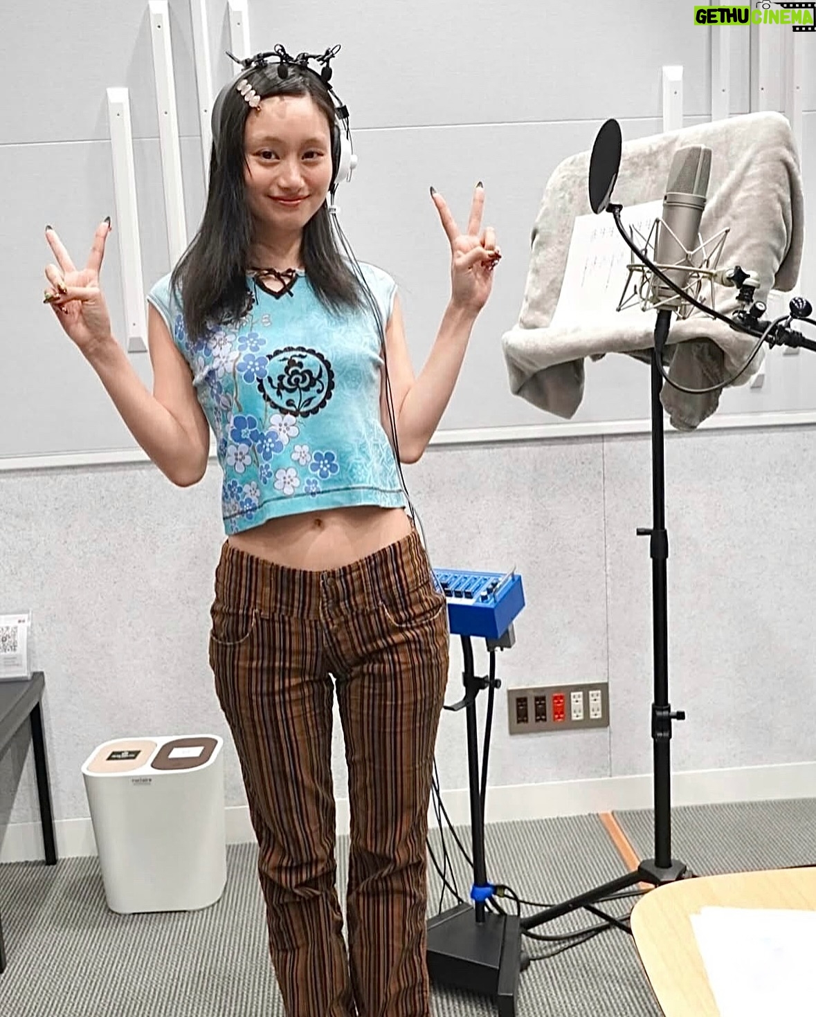 Shioli Kutsuna - 33.2K Likes - 3 year journey with @hideo_kojima &
@kojipro2015_official family. 秀夫監督の世界に参加できて、幸せです。有難うございます🥹 

#DEATHSTRANDING 2 ON THE BEACH out now🎮💝 みなさんゲームの中で会いましょ〜〜🐨🤰☔️🌈