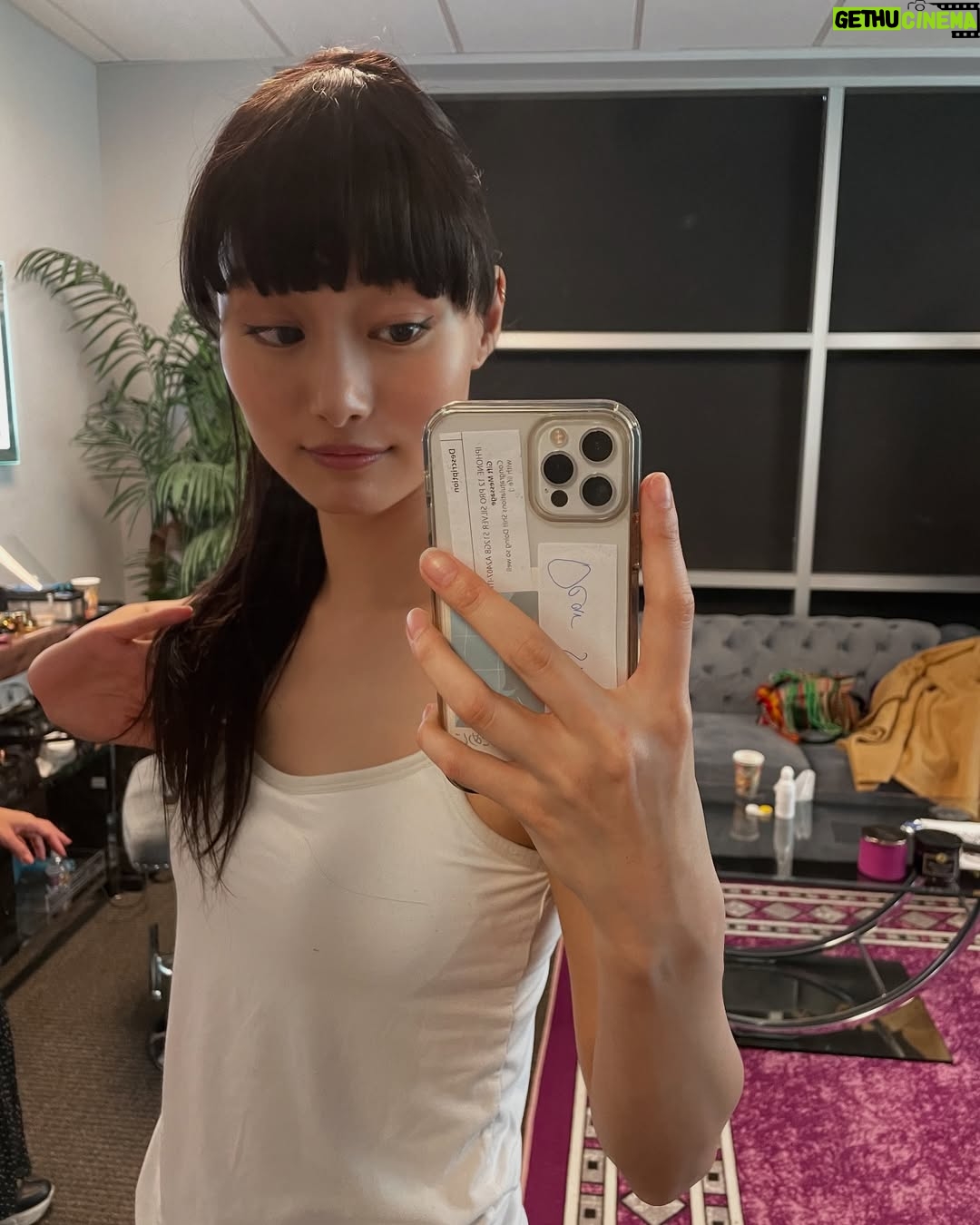 Shioli Kutsuna - 33.2K Likes - 3 year journey with @hideo_kojima &
@kojipro2015_official family. 秀夫監督の世界に参加できて、幸せです。有難うございます🥹 

#DEATHSTRANDING 2 ON THE BEACH out now🎮💝 みなさんゲームの中で会いましょ〜〜🐨🤰☔️🌈