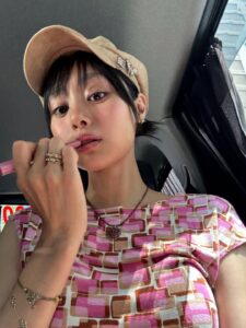Shioli Kutsuna Instagram -