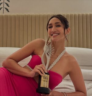Shreya Chaudhary Instagram - Ma, I won an IIFA 🥹❤️
Thankyou @iifa Winning Best Performance in a Leading Role (Female) for Bandish Bandits 2 is one of my biggest dreams come true, and I’m beyond grateful. Thank you to the jury , @timmins.andre sir , sudesh sir for this incredible honour.
This is not just mine, I owe every bit of it to @anandntiwari @bindraamritpal Thankyou for EVERYTHING.
From action to cut and everything beyond. This was possible only and only because of your belief in me.
Our entire cast - @ritwikbhowmik there is no Tamanna without Radhe. ❤️ (I can’t wait to see our Bengal tiger roar) And without @divyadutta25 @sheeba.chadha @atulkulkarni_official @rajeshtailang @realkunaalroykapur @saurabhnayyar1 @yashaswinidayama @rohangurbaxani @pareshpahuja @jhalliverse @isthis_rahul @themarathe @sanchhhii @anishbhagatt @samadkhannn
@imeghnamalik Miss you Rituraj sir Amit sir 🤍
Thankyou @naseeruddin49 sir for your teachings and blessings. Getting an opportunity to work with you is the biggest award. ✨
Our fantastic crew @anubhavvbansall @hazelpaulsingh @akshatparikh @mhiskka @akashdeep.sengupta @tanzique @iaminstamad @souumil_ds @siddharth.mahadevan @panditjeeee @nikhitagandhiofficial @ana_rehman @aartigupta5565 @shrishtishettyy @kasharora @castingbay @mayank0491 @prarthanamehta__ @deepanshinagar @aashima.mahajan
All our singers, artists, teachers 🤍
Thankyou @karanstyagi @atmikad @dimplemathias @callme_uzumaki @alykhan09 @darshankhatwani Ayushi @leomediacollective
Thankyou @sahira.nair @primevideoin
For making this possible. ❤️
And thank YOU all for your support, love and blessings.
It was very special to win this award in Jaipur ❤️ @rajasthan_tourism
Lastly, congratulations to @iifa on 25 beautiful years and to many more.
#iifa #bandishbandits