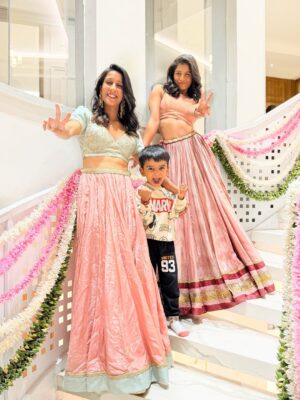 Shreyanka Patil Instagram - Are we looking pretty or what? 😍
Credits for both our looks:
Outfit: @re_ceremonial
Jewellery: @tribebyamrapali
Styling: @monica_nim
HMU: @swapnildiwakar_hair , @pooja_dhakaan1