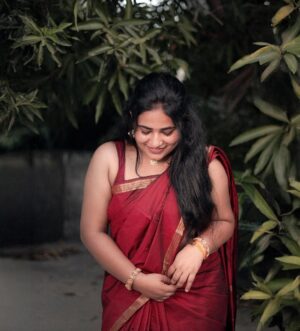 Shruthi Selvam Instagram - Edhai Naan kaepin…. 
Unaiye Tharuvaayaa??? ❣️🌸 
.
#shruthiselvam