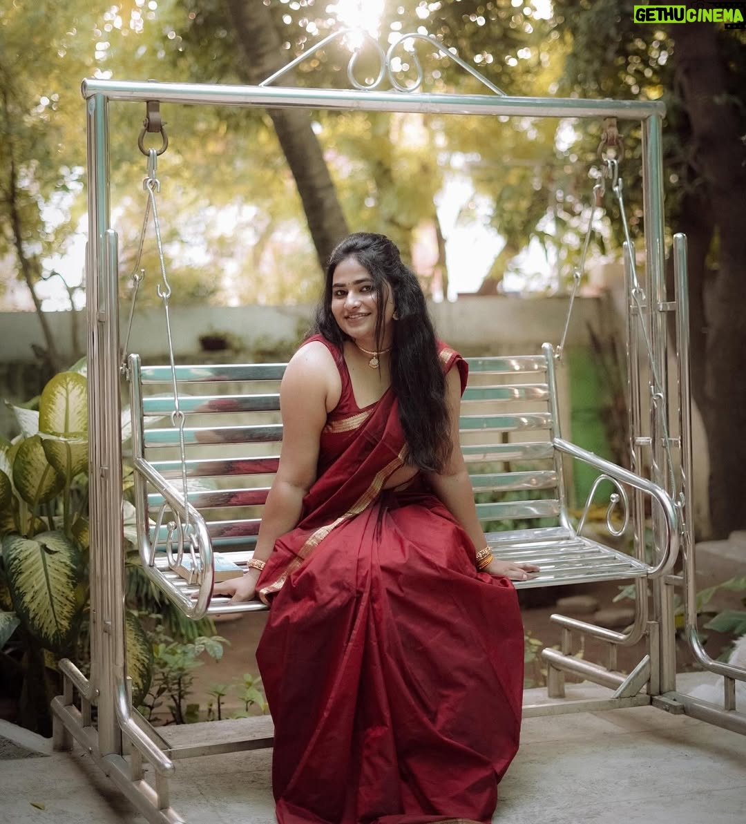 Shruthi Selvam - 18.3K Likes - Edhai Naan kaepin…. 
Unaiye Tharuvaayaa??? ❣️🌸 
.
#shruthiselvam
