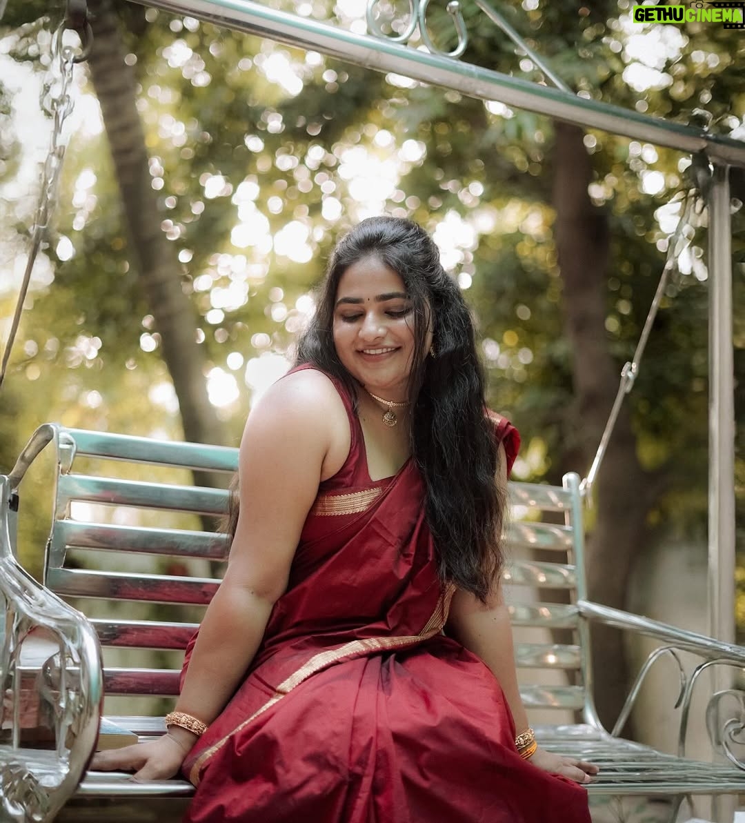 Shruthi Selvam - 18.3K Likes - Edhai Naan kaepin…. 
Unaiye Tharuvaayaa??? ❣️🌸 
.
#shruthiselvam