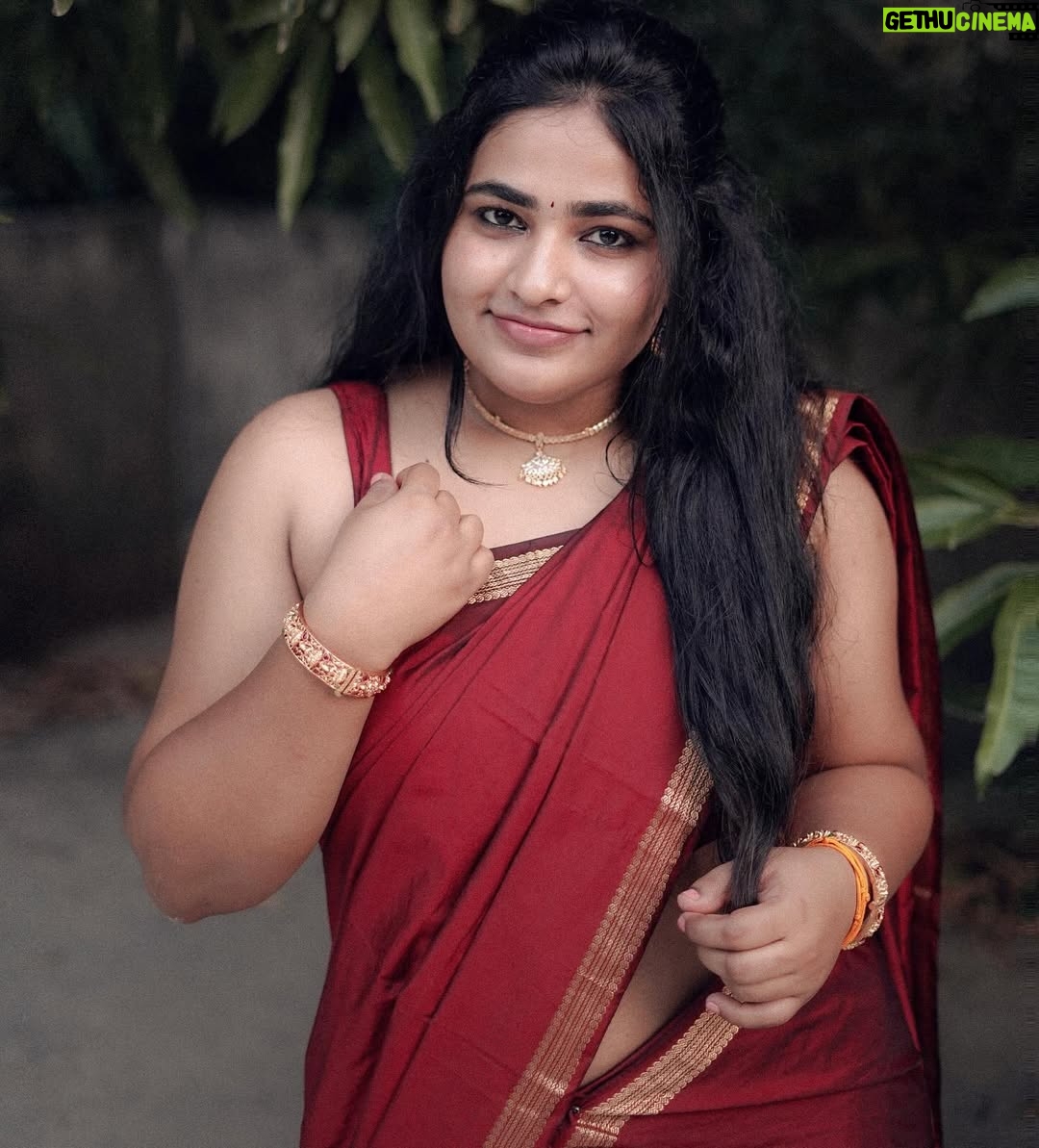 Shruthi Selvam - 18.3K Likes - Edhai Naan kaepin…. 
Unaiye Tharuvaayaa??? ❣️🌸 
.
#shruthiselvam