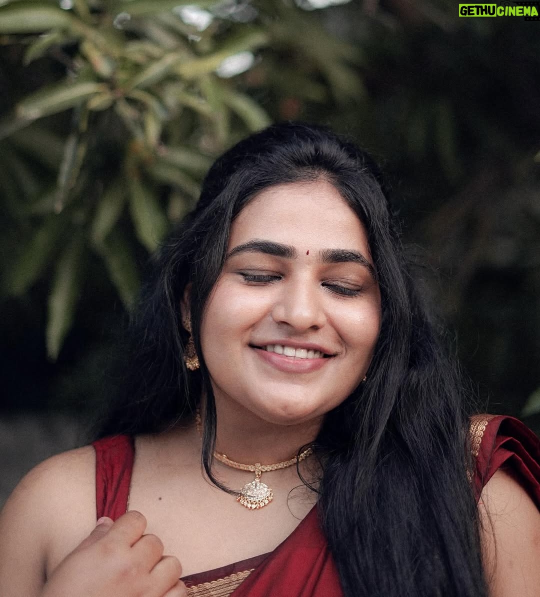 Shruthi Selvam - 18.3K Likes - Edhai Naan kaepin…. 
Unaiye Tharuvaayaa??? ❣️🌸 
.
#shruthiselvam