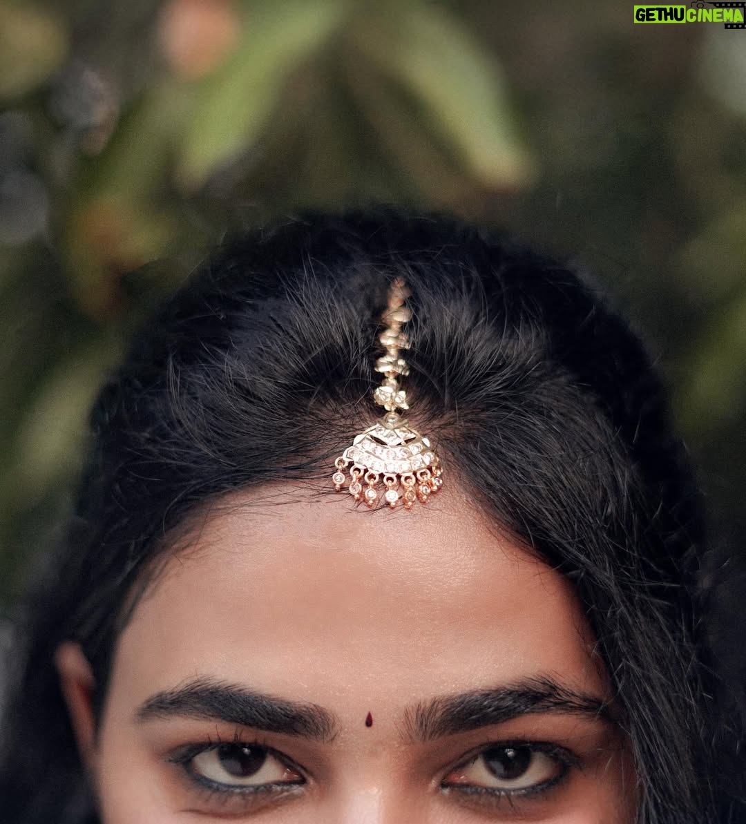 Shruthi Selvam - 18.3K Likes - Edhai Naan kaepin…. 
Unaiye Tharuvaayaa??? ❣️🌸 
.
#shruthiselvam