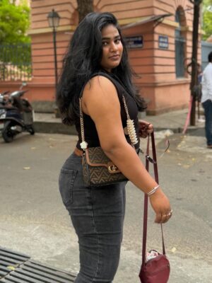 Shruthi Selvam Instagram - Which one? 1,2,3 or 4? 💃 #pondicherry ♥️
.
#shruthiselvam