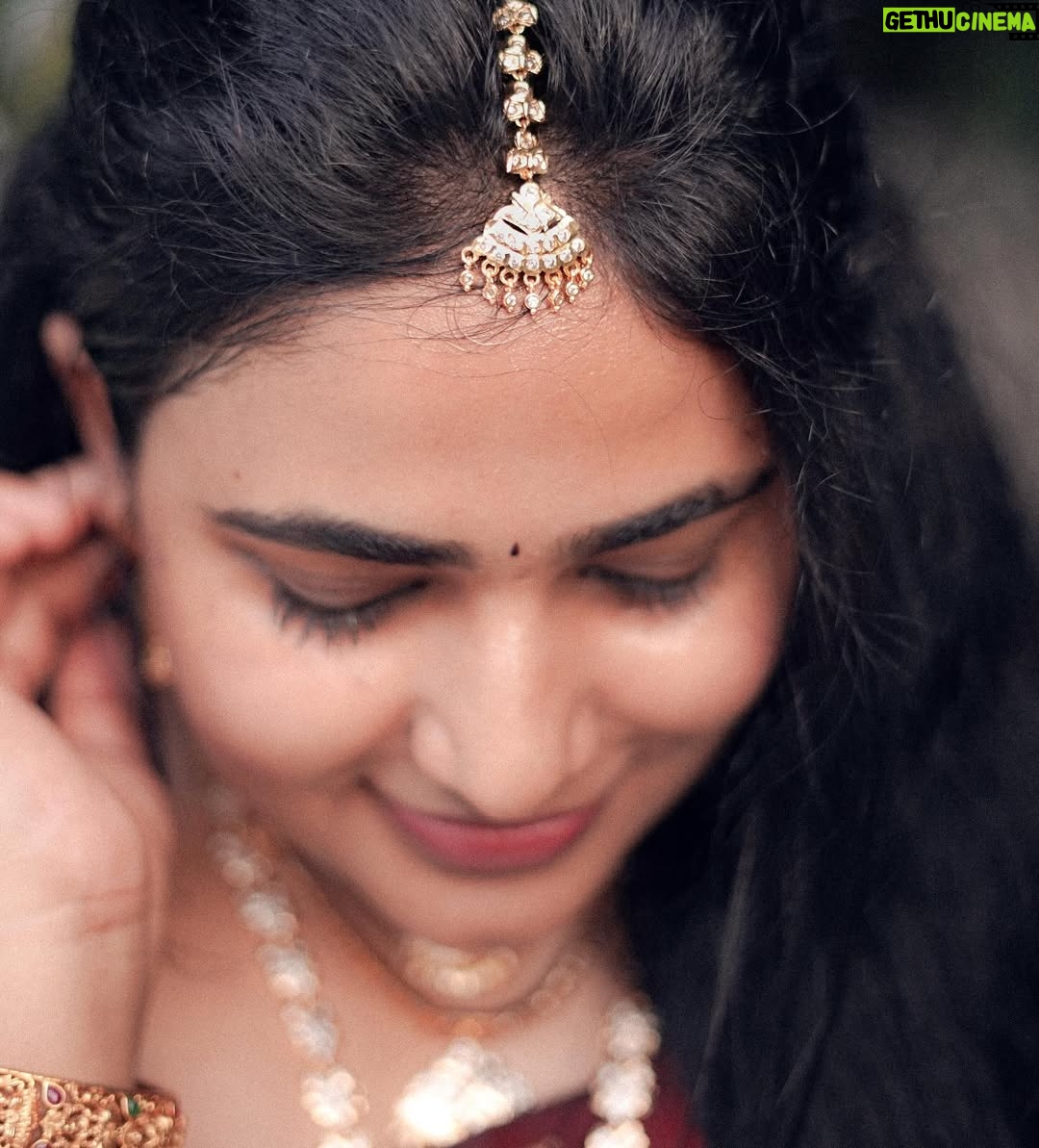 Shruthi Selvam - 18.3K Likes - Edhai Naan kaepin…. 
Unaiye Tharuvaayaa??? ❣️🌸 
.
#shruthiselvam
