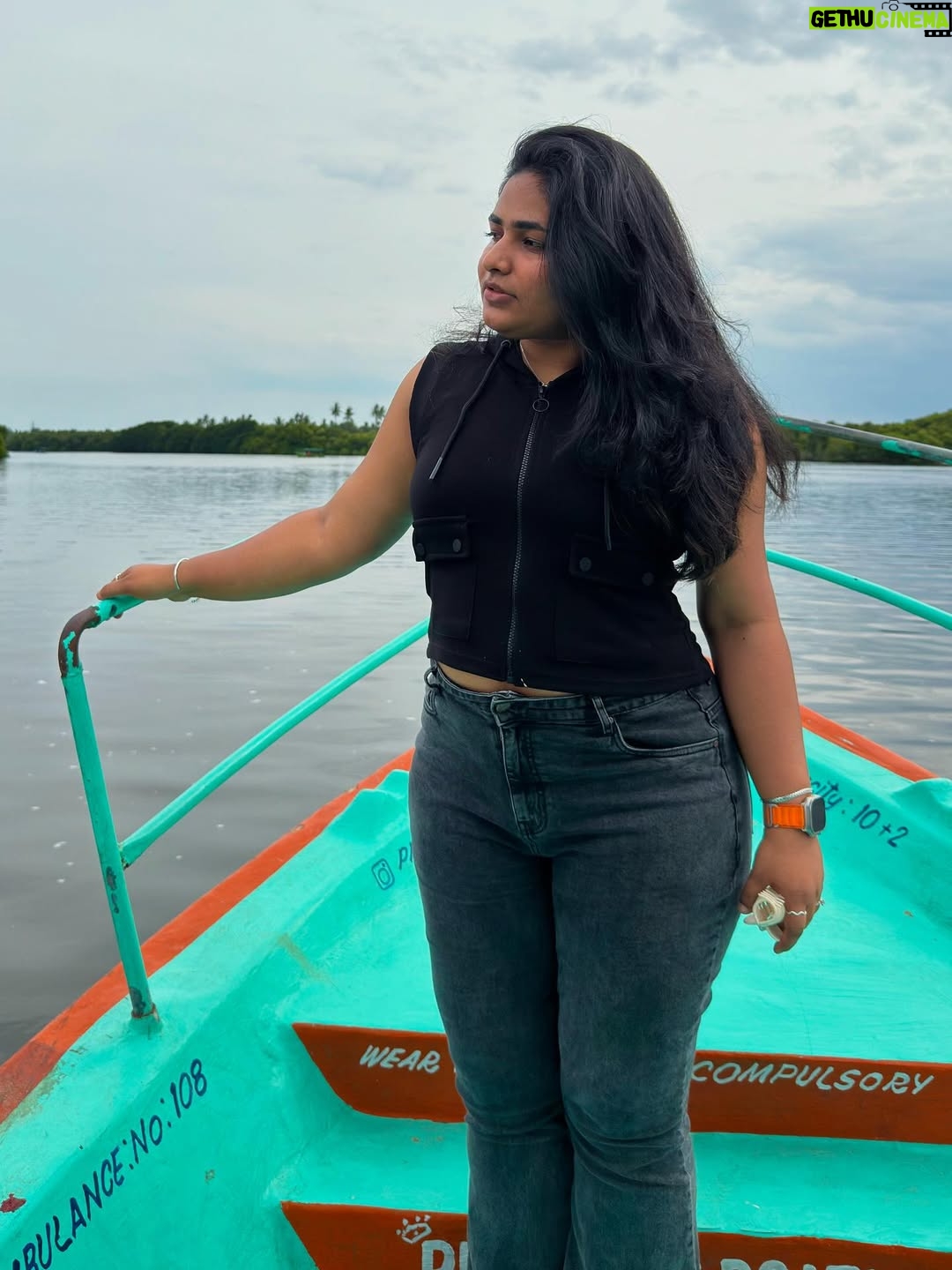 Shruthi Selvam - 15.3K Likes - Which one? 1,2,3 or 4? 💃 #pondicherry ♥️
.
#shruthiselvam