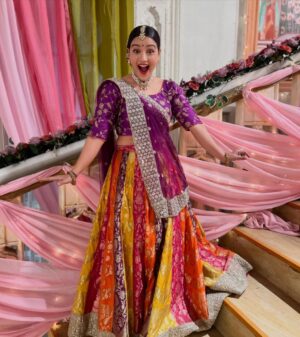 Shruti Rawat Instagram - Kya Haseena Man Jayegi? š¤
Jane ke liye dikhiye Yeh Rishta Kya Kehlata hai.. 9 30pm @starplus @directorskutproduction #yehrishtakyakehlatahai #yrkkh