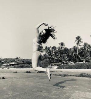 Shweta Gulati Instagram - Need to give myself a little reminder of how magical I am… 🖤 

#sundaymagic #magicalgirl #loveyourself #shwetagulati #iamworthy