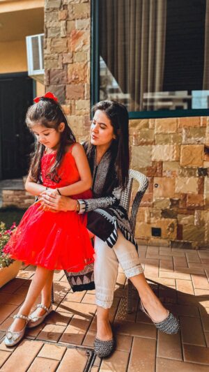 Shweta Sood Instagram - A mother’s love is unmatched - always there, always felt. Sitting at home today, I remembered how mom used to leave sweet notes in my lunchbox during school days. Just a few words, but they meant the world. I miss her warmth, her strength, her love… every single day. 💖

This Mother’s Day, Hampton Homes is helping us relive those little moments with handwritten letters for our moms. Just comment on their post, and they’ll take care of the rest. Let’s make our moms feel the love they always gave us. ✨

#MaaKaPyaar #HamptonHomes #AllSuperMoms #MothersDayLove #MissYouMom #LittleThingsBigLove #brizzlexhamptonhomes #AnayaSood  #shwetasood #punjabibrizzle 💕
