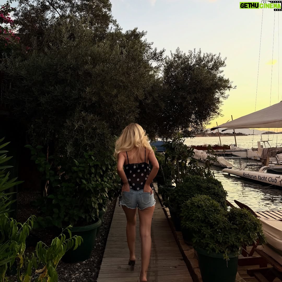 Sibel Aytan - 8.1K Likes - Badem ve ıstakoz dostu ♾️