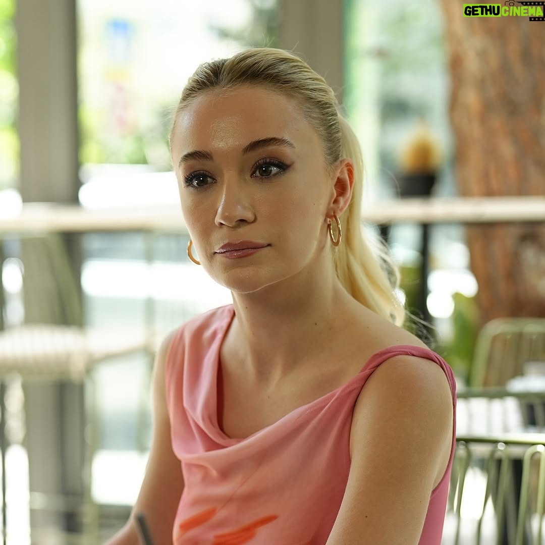 Sibel Aytan - 7.2K Likes - Bu akşam artık veda vakti mimiciklerim.
Yeni hikayelerde görüşmek üzere! 
seni de çok özleyeceğim kız çocuğu. 
“unutmayın hiçbir şeyi kafanıza takmıyorsunuz ve unutmayın kraliçeler sadece taç takar. 👸🏼” 
Miy miy!