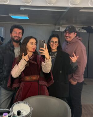 Sibel Aytan Instagram - Fatıma hatun🌹 Maria..
Sezon boyunca iki ayrı isim iki ayrı dünya ve tek bir niyet vardı. Görev tamam. 
Umarım böylesine güçlü bir karakteri layığıyla oynayabilmişimdir. 
Yapım ekibimize, yönetmenlerimize, canla başla çalışan her birimden ekibimize, oyun arkadaşlarıma ve emeği geçen herkese çok teşekkür ediyorum.
Yeni hikayelerde, yeniden görüşmek dileğiyle. 🙏🏻
@mehmedfetihlersultanitrt