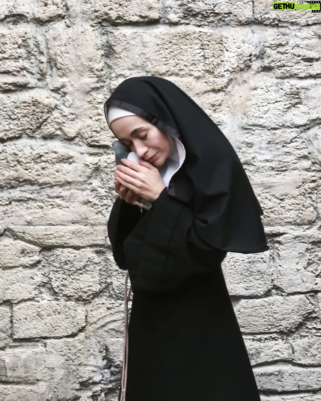Sibel Aytan - 8K Likes - Fatıma hatun🌹 Maria..
Sezon boyunca iki ayrı isim iki ayrı dünya ve tek bir niyet vardı. Görev tamam. 
Umarım böylesine güçlü bir karakteri layığıyla oynayabilmişimdir. 
Yapım ekibimize, yönetmenlerimize, canla başla çalışan her birimden ekibimize, oyun arkadaşlarıma ve emeği geçen herkese çok teşekkür ediyorum.
Yeni hikayelerde, yeniden görüşmek dileğiyle. 🙏🏻
@mehmedfetihlersultanitrt