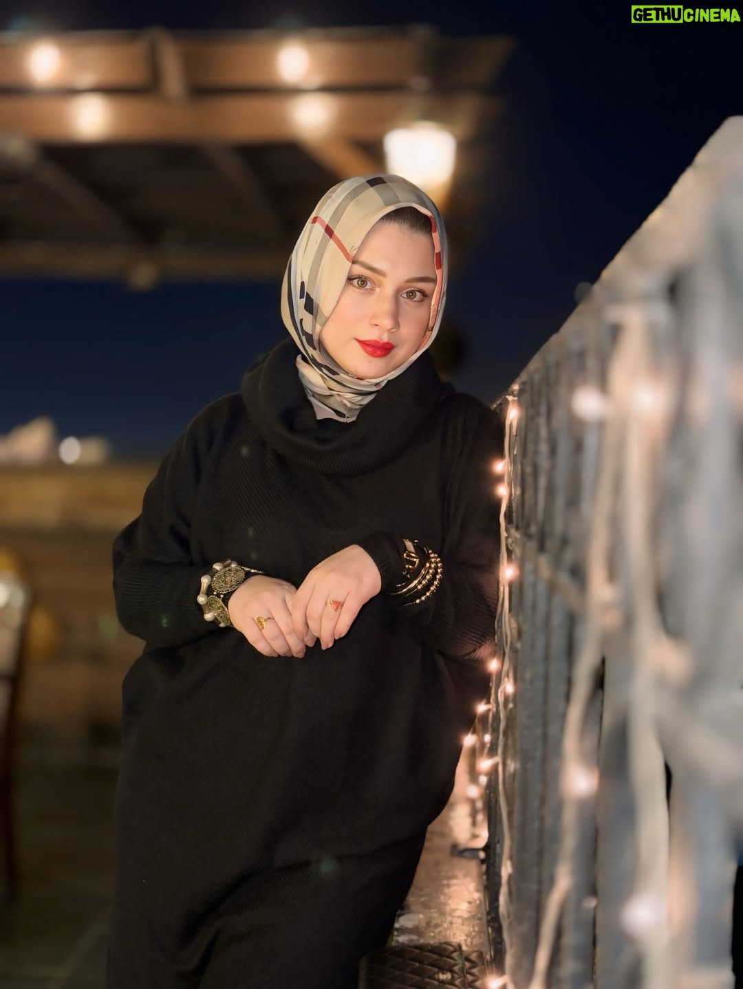 Sidra Batool - 12.9K Likes - This year I chose peace — keeping all I need, releasing the rest. Growing, glowing, and trusting Allah’s timing 🤍

Photo courtesy @nimrakhan_official 📸
