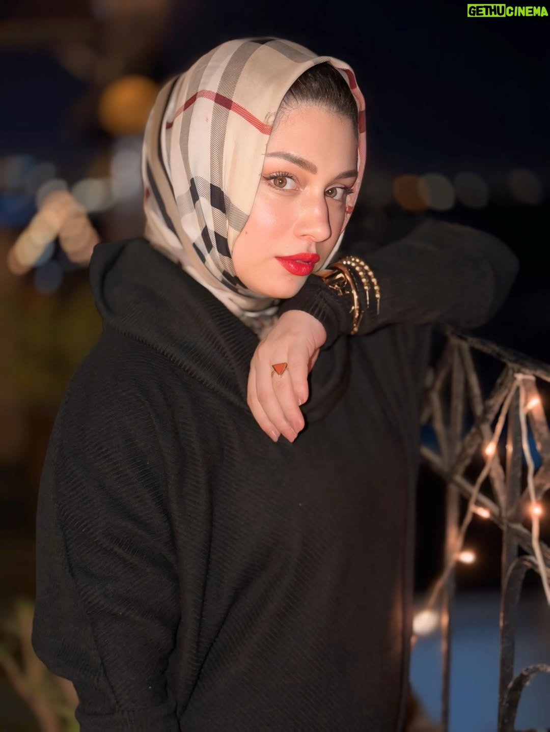 Sidra Batool - 12.9K Likes - This year I chose peace — keeping all I need, releasing the rest. Growing, glowing, and trusting Allah’s timing 🤍

Photo courtesy @nimrakhan_official 📸