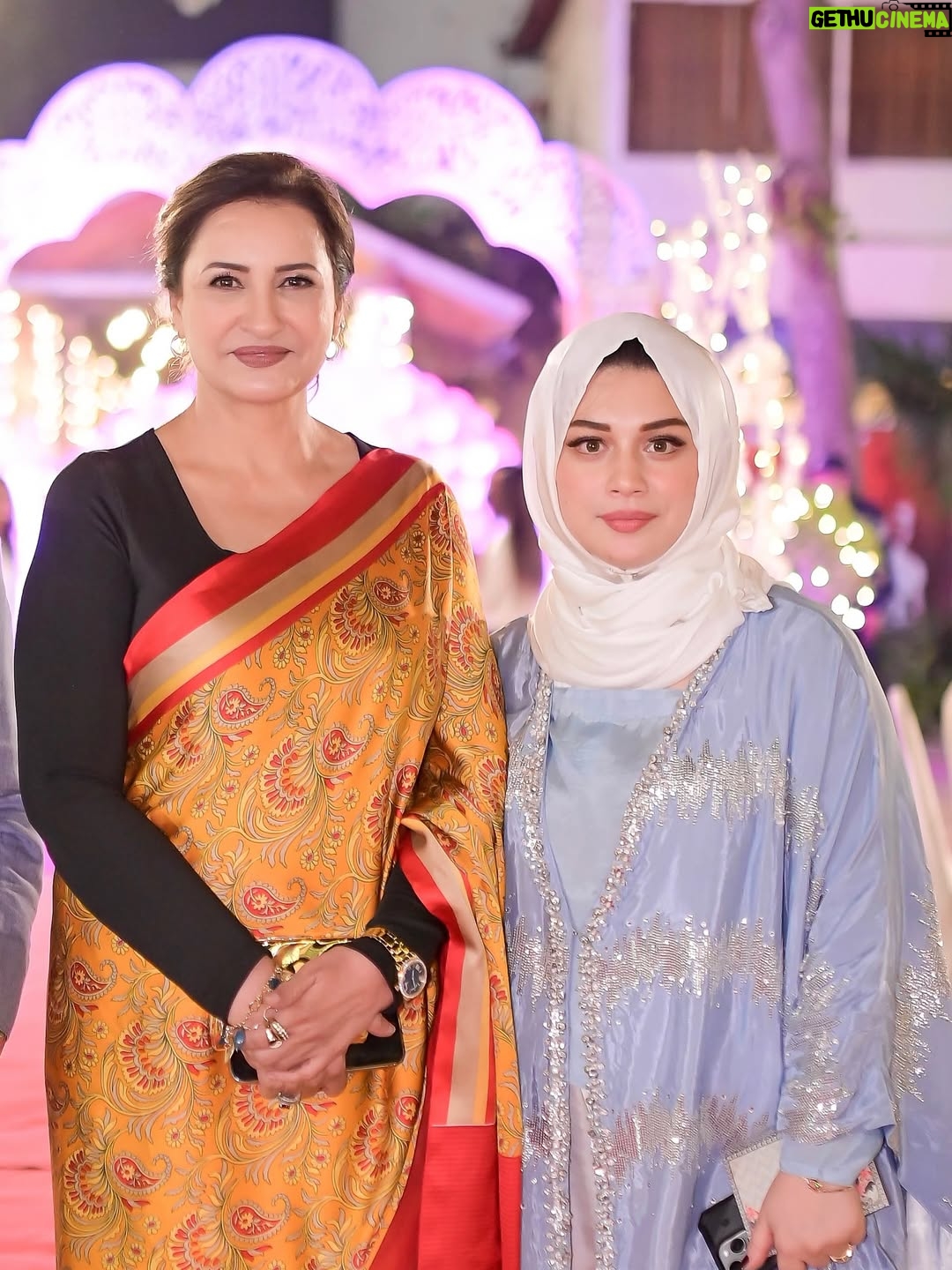 Sidra Batool - 61.7K Likes - ⁨	فاصلے اور وقت ان رشتوں پر دھول جمنے نہیں دیتے جو رشتے 

پیار ،احترام  احساس اور محبت سے جوڑے گئے ہوں ❤️❤️❤️

آج کتنے عرصے بعد پیاری سِدرا اور اُس کی فیملی سے مل کر دل کو 

سکون ملا کہ میرے رب نے گھر اور رحمت سے مالا مال کیا 🙏🙏🙏

بچیوں کی سالگرہ بہت مبارک ہو ان کے چہروں کی طرح بخت بھی چمکتے 

رہیں 🙏🙏🙏⁩

Thank you so much my lovely @asmaabbasgill  for this beautiful sareeeeee♥️♥️♥️
