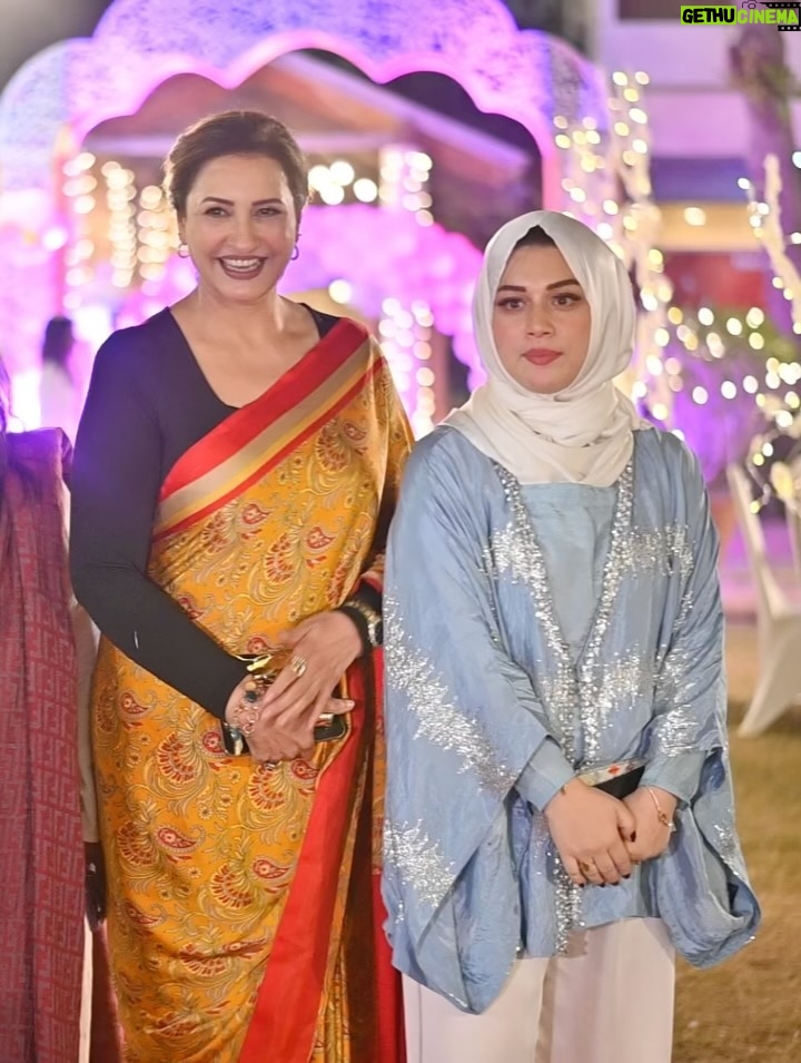 Sidra Batool - 61.7K Likes - ⁨	فاصلے اور وقت ان رشتوں پر دھول جمنے نہیں دیتے جو رشتے 

پیار ،احترام  احساس اور محبت سے جوڑے گئے ہوں ❤️❤️❤️

آج کتنے عرصے بعد پیاری سِدرا اور اُس کی فیملی سے مل کر دل کو 

سکون ملا کہ میرے رب نے گھر اور رحمت سے مالا مال کیا 🙏🙏🙏

بچیوں کی سالگرہ بہت مبارک ہو ان کے چہروں کی طرح بخت بھی چمکتے 

رہیں 🙏🙏🙏⁩

Thank you so much my lovely @asmaabbasgill  for this beautiful sareeeeee♥️♥️♥️