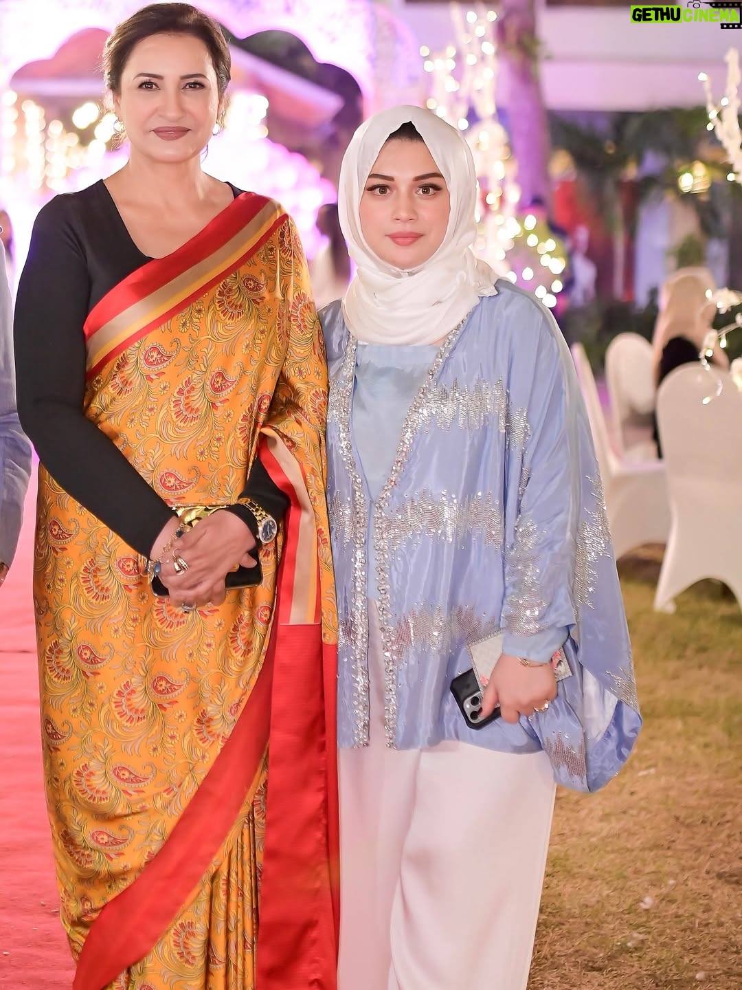 Sidra Batool - 61.7K Likes - ⁨	فاصلے اور وقت ان رشتوں پر دھول جمنے نہیں دیتے جو رشتے 

پیار ،احترام  احساس اور محبت سے جوڑے گئے ہوں ❤️❤️❤️

آج کتنے عرصے بعد پیاری سِدرا اور اُس کی فیملی سے مل کر دل کو 

سکون ملا کہ میرے رب نے گھر اور رحمت سے مالا مال کیا 🙏🙏🙏

بچیوں کی سالگرہ بہت مبارک ہو ان کے چہروں کی طرح بخت بھی چمکتے 

رہیں 🙏🙏🙏⁩

Thank you so much my lovely @asmaabbasgill  for this beautiful sareeeeee♥️♥️♥️