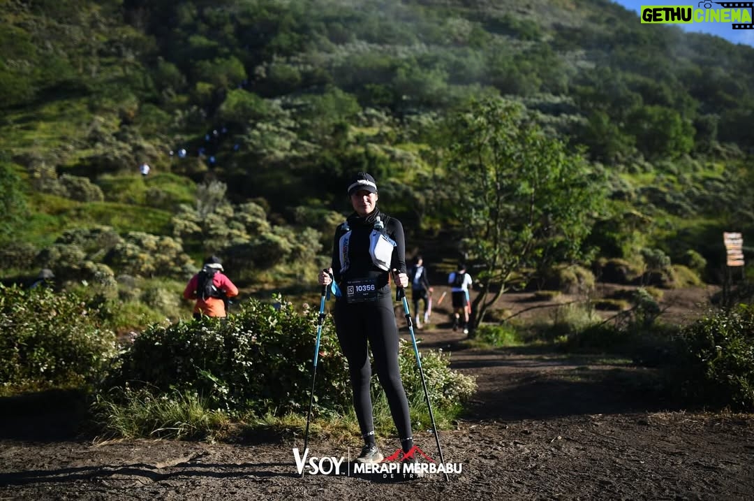 Sigi Wimala - 2.9K Likes - Ke-2 kalinya ikutan @merapi_merbabu.detrail powered by @vsoyworldindonesia. Seneng ketemu temen-temen trail runners yang walau pun capek masih bisa senyum ketawa, nyemangatin aku!! Terima kasih utk setiap “semangat mba Sigi” yang bikin aku ga nyerah. Energi kalian luar biasa menular. See you next year ya temen2!!!! Siap siap cemong cemongan main pasir di atas gunung…. #trailrun #merbabu