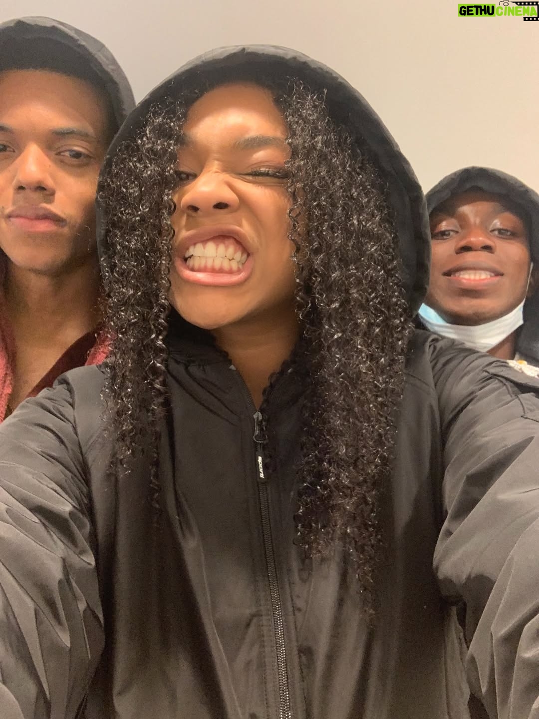 Simone Joy Jones - 25K Likes - I hope you cried and laughed a lot watching the finale, because we cried and laughed a million times making it. 

Wow, what an introduction, what a foundation, what a beginning. 

Thankful for this 4 year long gift to me that continues to give, and the opportunity to be welcomed by this oh so special legacy. 

👑