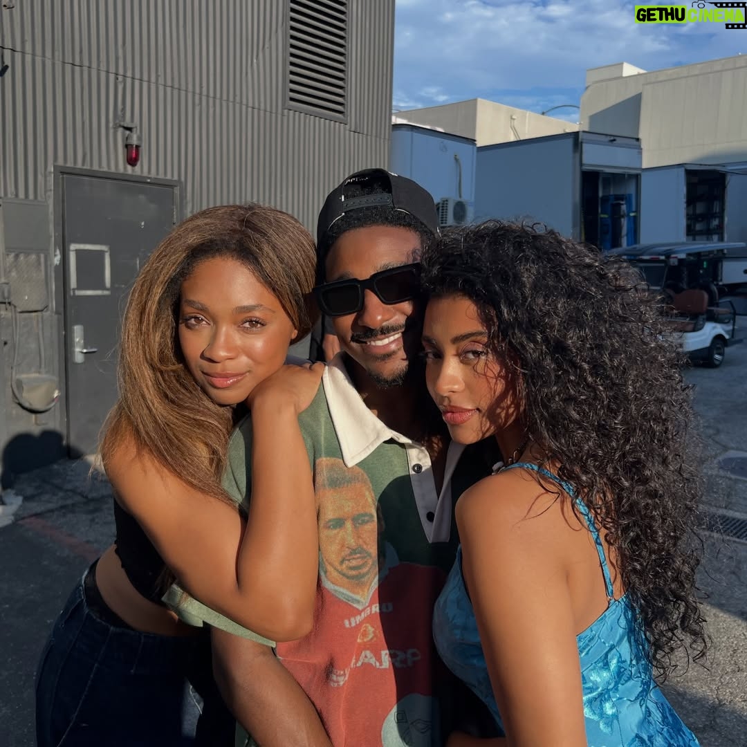Simone Joy Jones - 25K Likes - I hope you cried and laughed a lot watching the finale, because we cried and laughed a million times making it. 

Wow, what an introduction, what a foundation, what a beginning. 

Thankful for this 4 year long gift to me that continues to give, and the opportunity to be welcomed by this oh so special legacy. 

👑