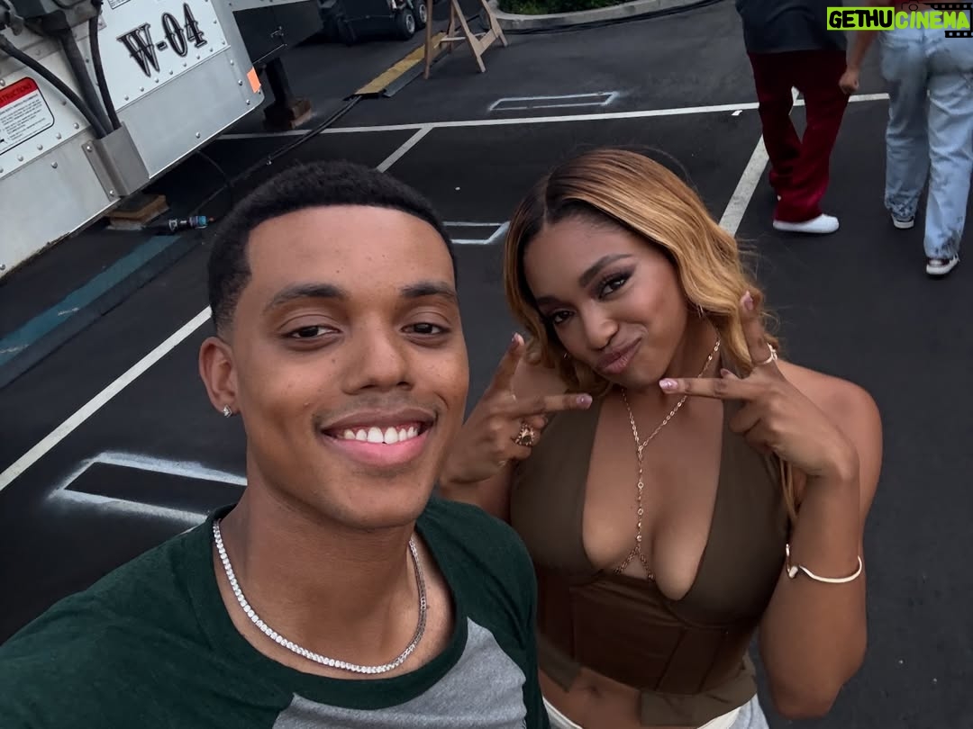 Simone Joy Jones - 42.6K Likes - A lil moment for 5&6 …
Hey, play girl so confusing by @charli_xcx