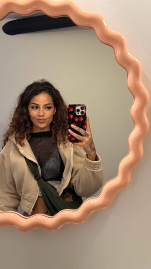 Sindy Michelle Claudia Auvity Instagram - Ça fait 2 ans aujourd’hui et j’ai toujours pas la réponse à cette question..