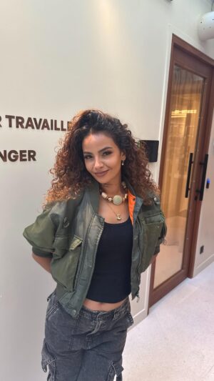 Sindy Michelle Claudia Auvity Instagram - Une trop jolie après midi 🤍 vous avez des endroits préférés comme ça à Paris ? J’ai tellement hâte de lui faire découvrir 👀
Une après-midi au musée ?