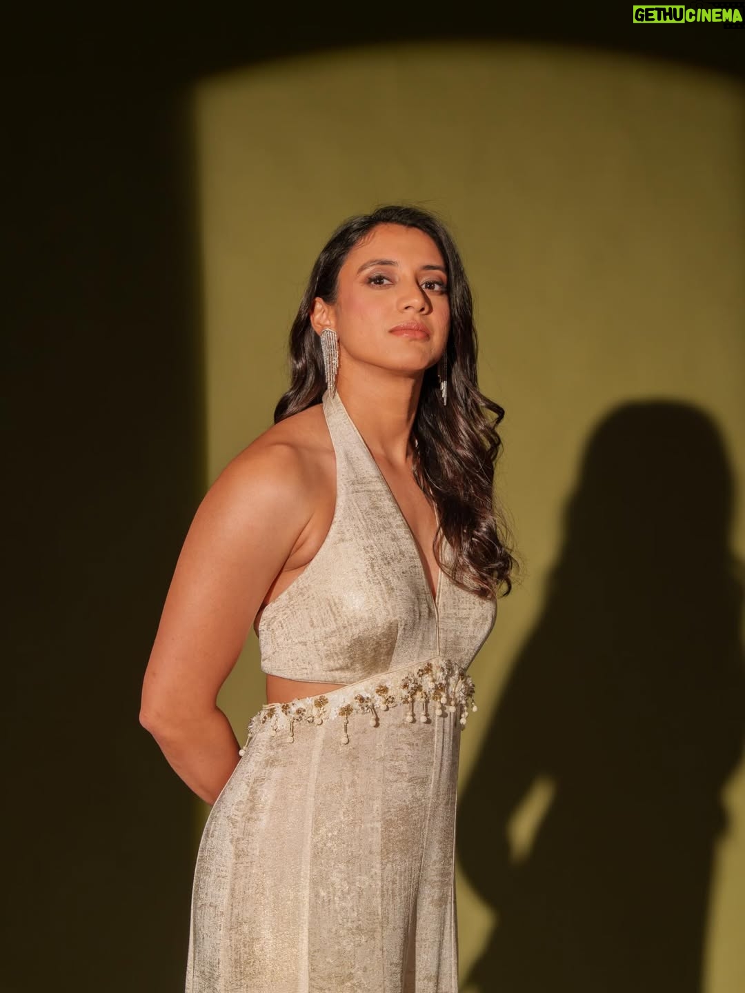 Smriti Mandhana - 1.8 Million Likes - Had a great time at the @oneplus_india event ✨

Outfit : @taruntahiliani 
Jewellery : @mkjewels_india 
Styled by : @bornalicaldeiraa 
Makeup and hair : @shivangiiupadhyay @jatin_kotia