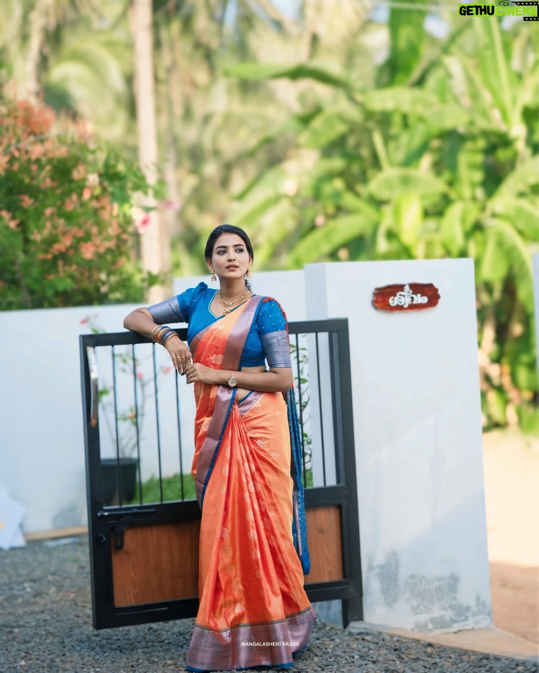 Snisha Chandran - 3.5K Likes - 🧡🩵

🥻 @ar_handlooms_kuthampully 
📸 @_mangalasheriarjun__ 

#newhome #dreamhome #love #instagood #like