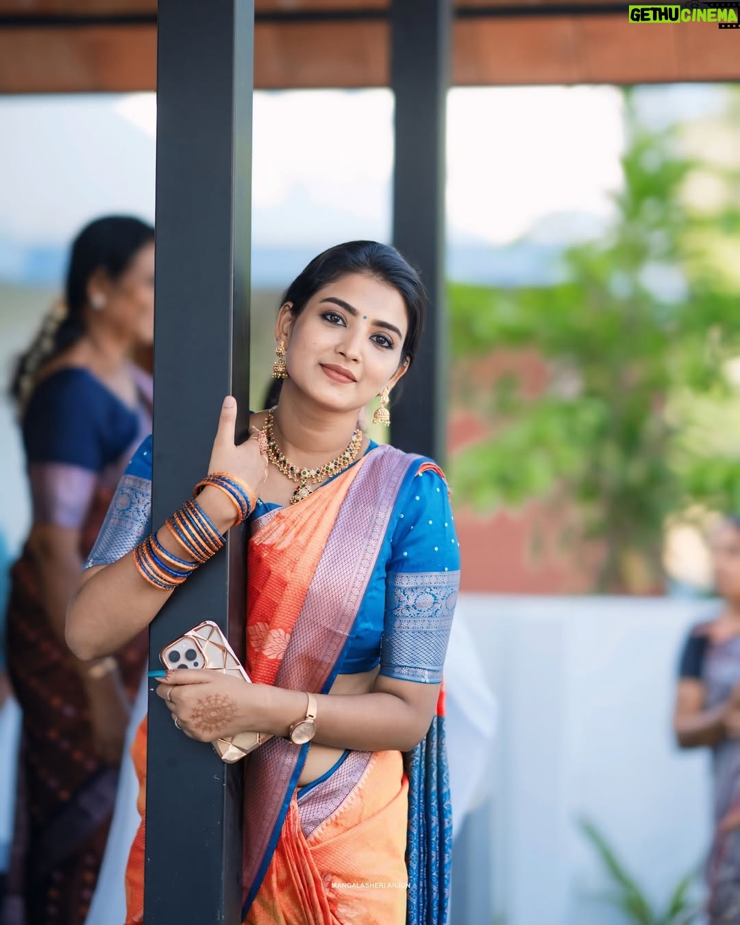 Snisha Chandran - 3.5K Likes - 🧡🩵

🥻 @ar_handlooms_kuthampully 
📸 @_mangalasheriarjun__ 

#newhome #dreamhome #love #instagood #like