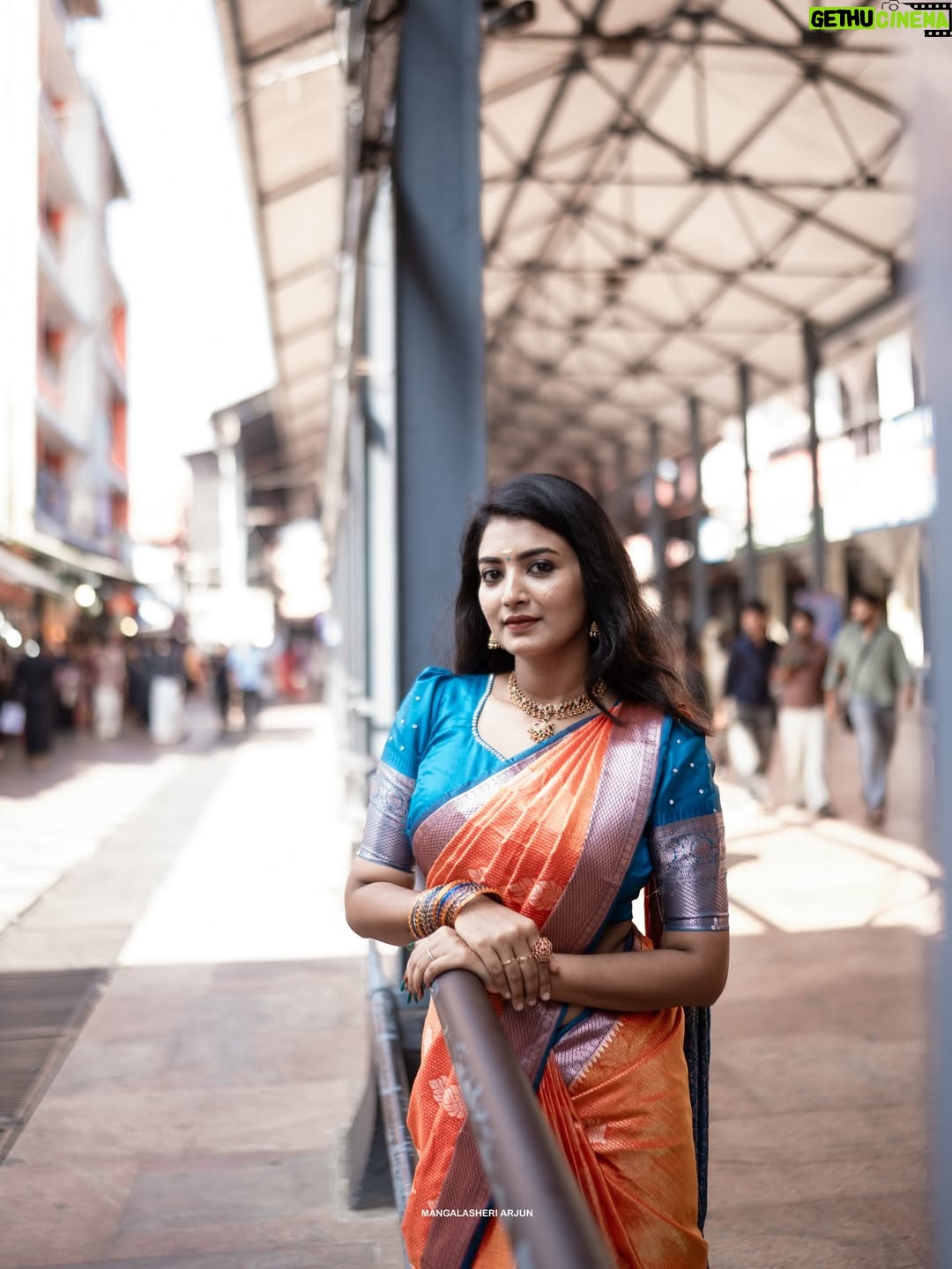 Snisha Chandran - 4K Likes - ഗുരുവായൂർ അമ്പലനടയിൽ 🧡🩵

🥻 @ar_handlooms_kuthampully 

📸 @_mangalasheriarjun__ 

#picofthedays #love #guruvayoortemple🙏🕉️🕉️ #like #instagood