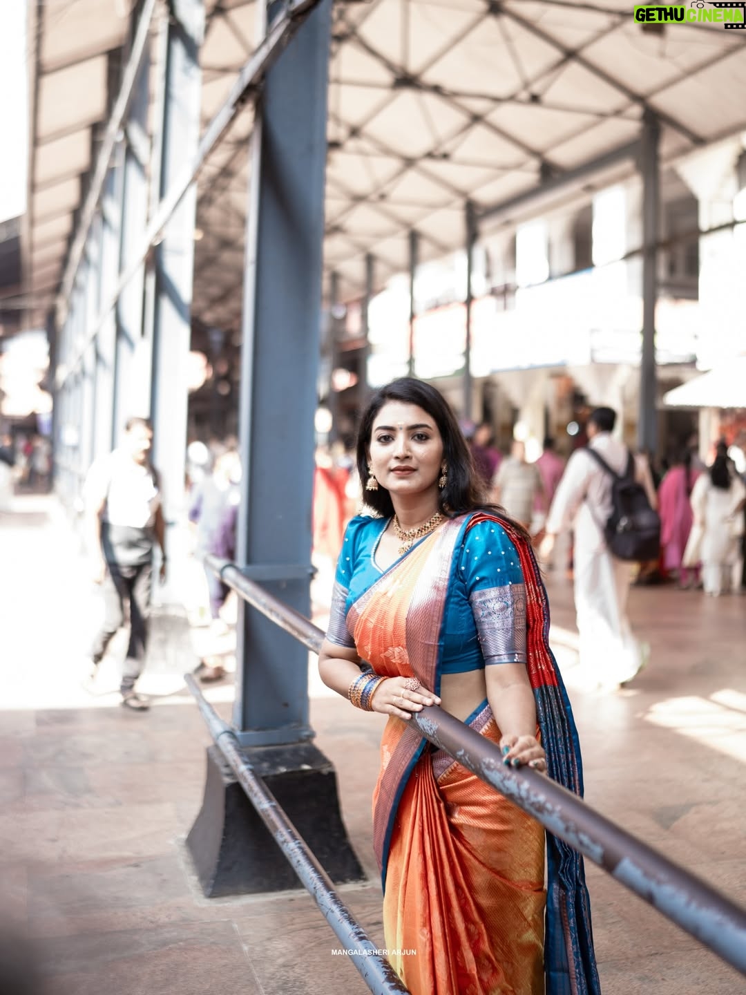 Snisha Chandran - 4K Likes - ഗുരുവായൂർ അമ്പലനടയിൽ 🧡🩵

🥻 @ar_handlooms_kuthampully 

📸 @_mangalasheriarjun__ 

#picofthedays #love #guruvayoortemple🙏🕉️🕉️ #like #instagood