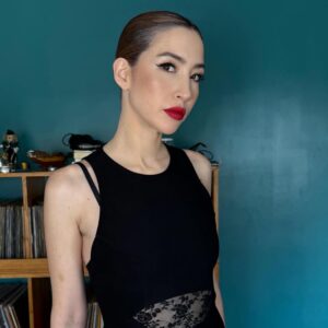 Sofía Gala Castiglione Instagram - GRACIAS @barbymencia para @mauromaxdebrito y @makeupbylautaro por montarme para los premios “MARIA GUERRERO” de @amigosdelcervantes 
gracias @o0o00oooooo por ser mi acompañante terapeutica en la movida y gracias a toda la familia de @loquesepierdesetiene LES AMO PARA SIEMPRE