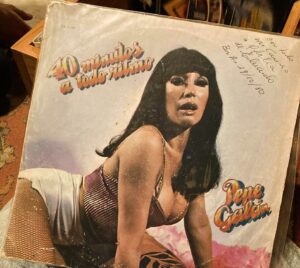 Sofía Gala Castiglione Instagram - FELIZ CUMPLEAÑOS AMOR DE MI ALMA TODA
@moria_laone 
si pudiera elegirte te elegiría todas mis vidas, gracias mama por enseñarme del camino y del amor con tus formas tan unicas, gracias por creer en mi incluso cuando yo no puedo hacerlo, gracias por mostrarme lo importante que es ser libre, gracias por abrazarme cuando lloro y llorar al lado mio, gracias por reirte tanto y hacerme reir a mi, gracias mama.
este año nuevo personal tuyo y por supuesto familiar te encuentra sublimada en mi corazón
no mas reproches, no mas dolor, dibujamos el circulo juntas y vamos girando a la eternidad
celebro que existas, celebro ser tuya
te amo🫀🫀