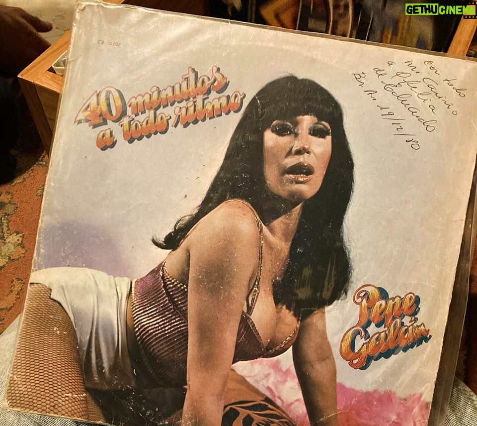 Sofía Gala Castiglione - 24K Likes - FELIZ CUMPLEAÑOS AMOR DE MI ALMA TODA
@moria_laone 
si pudiera elegirte te elegiría todas mis vidas, gracias mama por enseñarme del camino y del amor con tus formas tan unicas, gracias por creer en mi incluso cuando yo no puedo hacerlo, gracias por mostrarme lo importante que es ser libre, gracias por abrazarme cuando lloro y llorar al lado mio, gracias por reirte tanto y hacerme reir a mi, gracias mama.
este año nuevo personal tuyo y por supuesto familiar te encuentra sublimada en mi corazón
no mas reproches, no mas dolor, dibujamos el circulo juntas y vamos girando a la eternidad
celebro que existas, celebro ser tuya
te amo🫀🫀