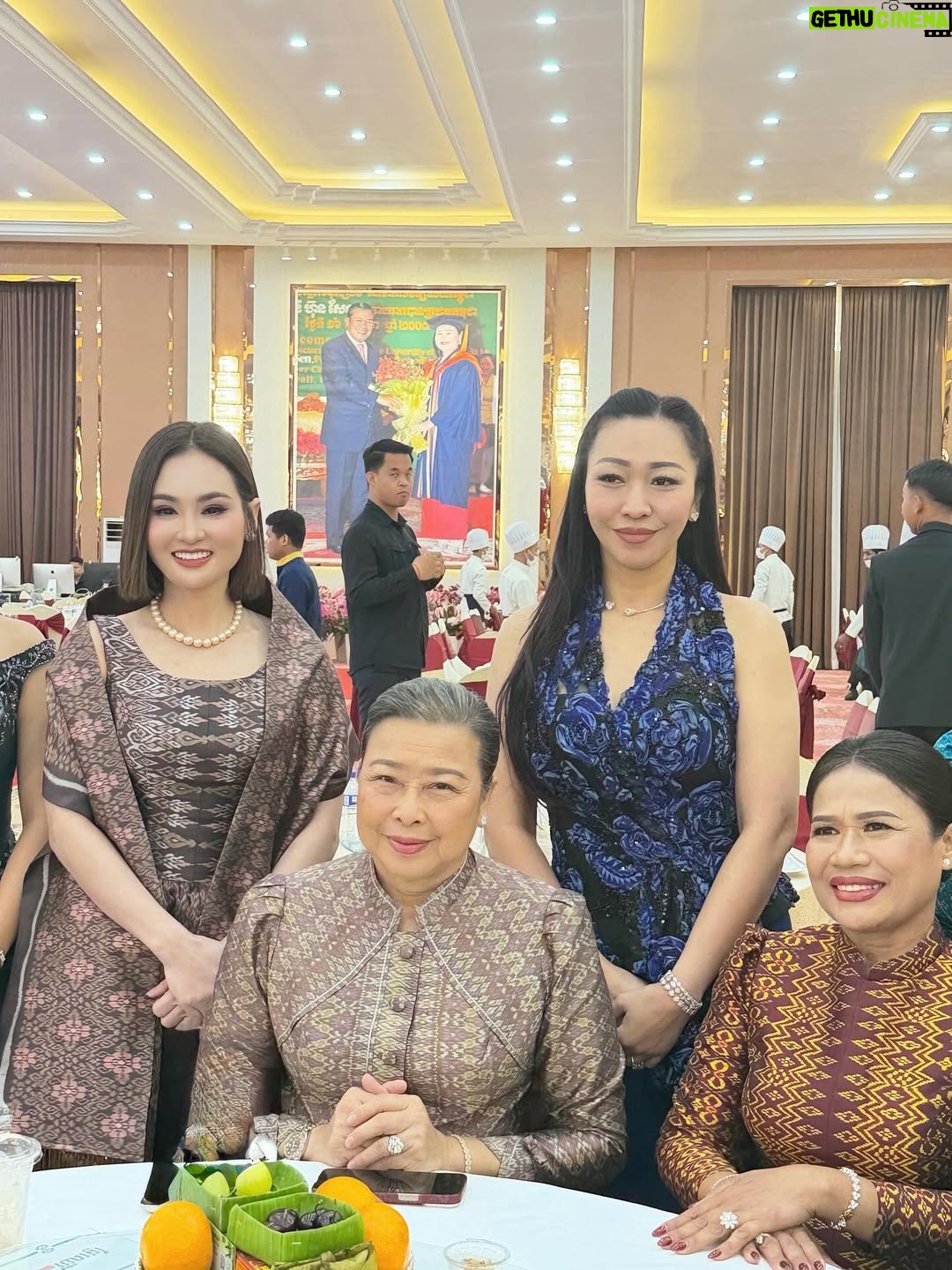 Sokun Nisa - 5.3K Likes - មកចូលរួមពិធីមង្គលការថ្ងៃសិរីសួស្តីរបស់ប្អូន​ ព្រែក​ ប្អូននាថ​ ជូនពរប្អូនទាំងចាប់ដៃគ្នាមានសុខសុភមង្គលរហូតដលចាស់កោងក្នង​ 😍​ អបអរសាទរ​ប្អូនទាំងពីរ​💐😍
សំលៀកបំពាក់​ឆ្នៃយ៉ាងស្អាតសម្យសួនដោយហាង​ 
@sothea_ny_tailor ✂️