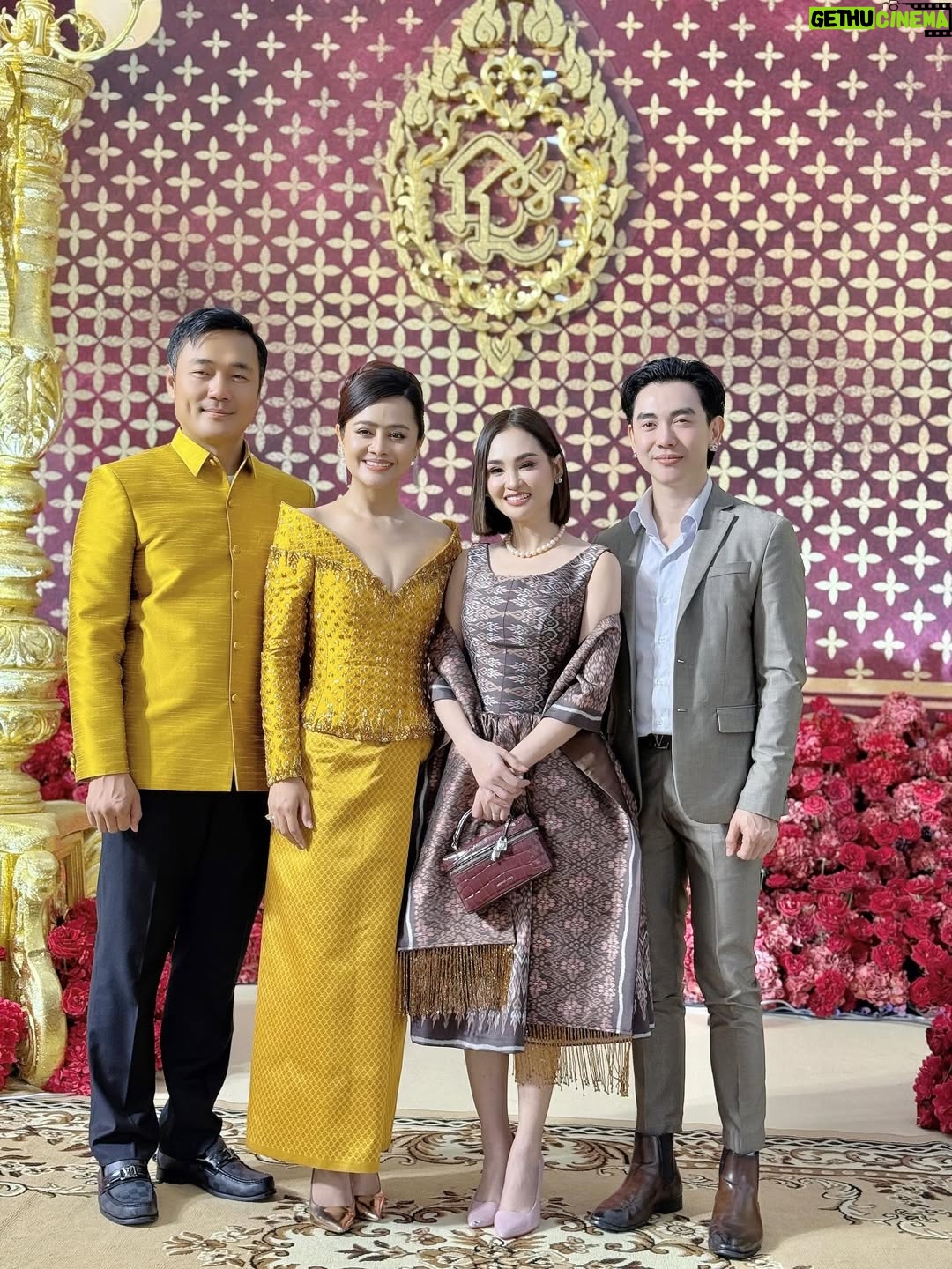 Sokun Nisa - 5.3K Likes - មកចូលរួមពិធីមង្គលការថ្ងៃសិរីសួស្តីរបស់ប្អូន​ ព្រែក​ ប្អូននាថ​ ជូនពរប្អូនទាំងចាប់ដៃគ្នាមានសុខសុភមង្គលរហូតដលចាស់កោងក្នង​ 😍​ អបអរសាទរ​ប្អូនទាំងពីរ​💐😍
សំលៀកបំពាក់​ឆ្នៃយ៉ាងស្អាតសម្យសួនដោយហាង​ 
@sothea_ny_tailor ✂️