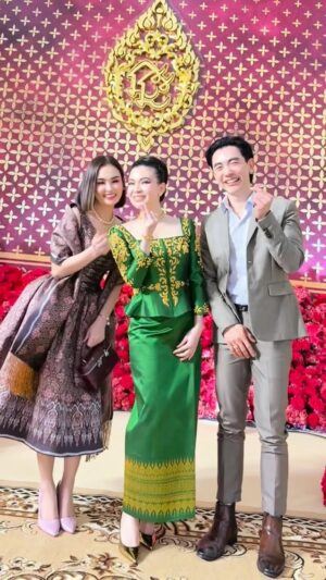 Sokun Nisa Instagram - កំរ៉ងវីដេអូ real real ខ្លីៗក្នុងថ្ងៃសិរីមង្គលប្អូនទាំងពីរ រវល់ល្ងាចឆ្លៀតមកចូលរួមជូនពរអូនទាំងពីរពេលព្រឹក😍 សំលៀកបំពាក់ឆ្នៃម៉ូដដោយហាង @sothea_ny_tailor ✂️