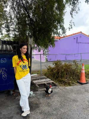 Sol Rodriguez Instagram - Me, my new fav t-shirt and my eagle friend 💛🦅