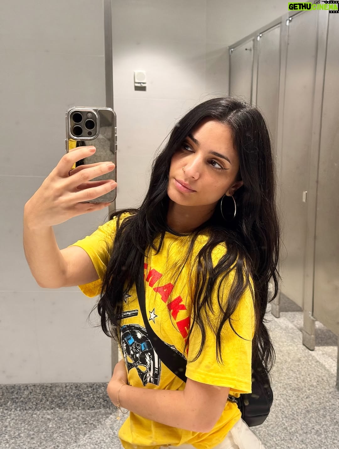 Sol Rodriguez - 13.4K Likes - Me, my new fav t-shirt and my eagle friend 💛🦅